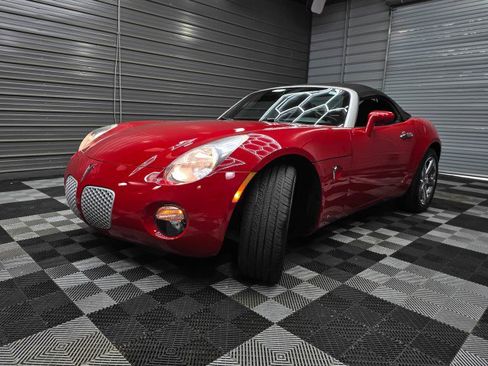 Used 2007 Pontiac Solstice Convertible w/ Premium Package RWD image 31