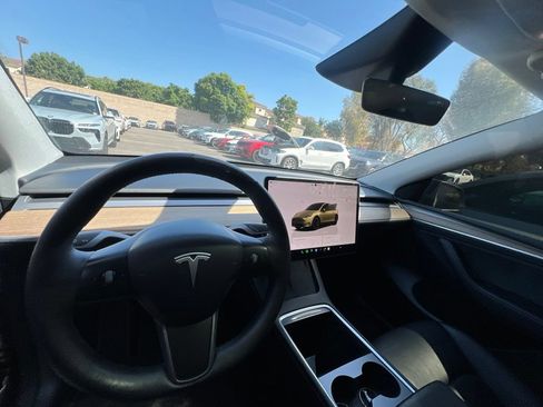 Used 2023 Tesla Model Y Performance AWD/4WD image 10