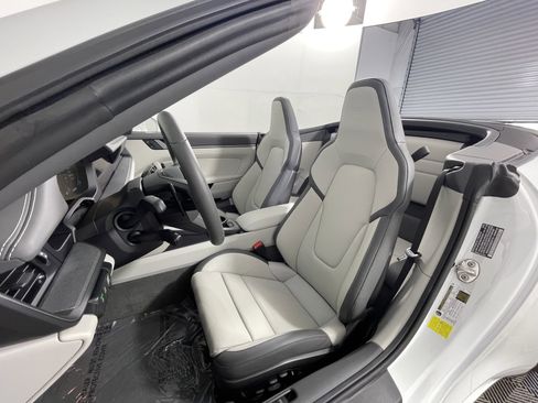 Used 2025 Porsche 911 Carrera S image 5