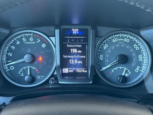 Used 2021 Toyota Tacoma TRD Sport AWD/4WD image 23