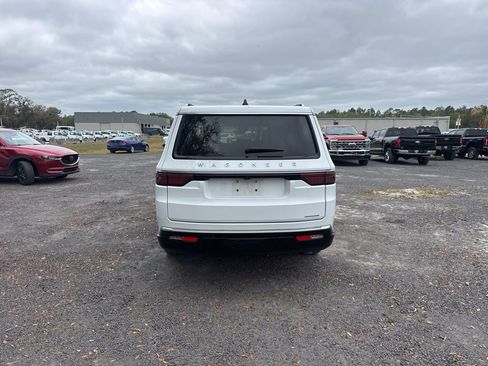 Used 2024 Jeep Wagoneer L Series II w/ Flexible Seating Group RWD image 5