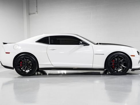 Used 2013 Chevrolet Camaro SS image 2