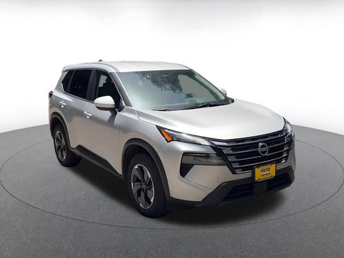 Used 2025 Nissan Rogue SV AWD/4WD image 3