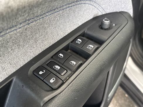 Used 2024 Jeep Compass Latitude AWD/4WD image 15