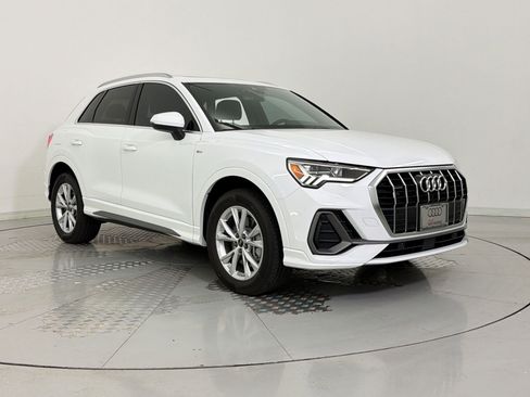 Certified 2025 Audi Q3 2.0T Premium image 7
