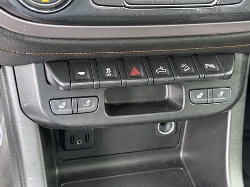 Used 2022 GMC Canyon AT4 image 34