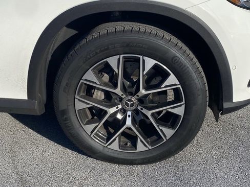 Used 2025 Mercedes-Benz GLC 350e 4MATIC image 11