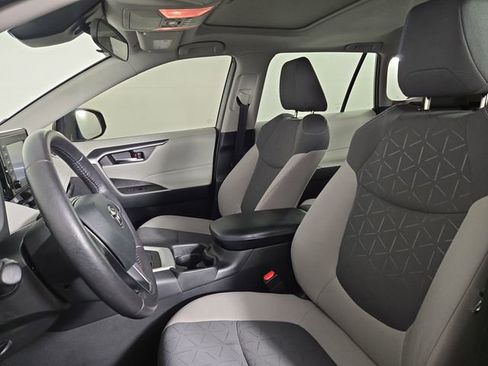 Used 2021 Toyota RAV4 XLE image 13