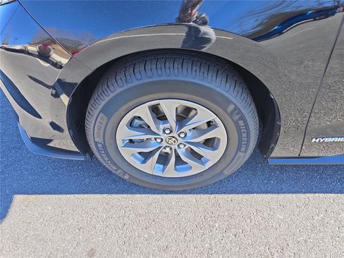 Used 2021 Toyota Sienna LE image 11