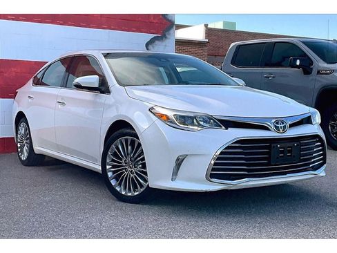 Used 2016 Toyota Avalon Limited w/ Toyota Safety Sense Package FWD image 12