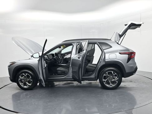 Used 2025 Chevrolet Trax LT FWD image 63