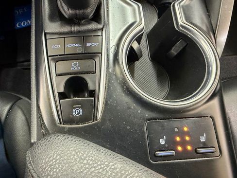 Used 2020 Toyota Camry XLE w/ Navigation Package image 25