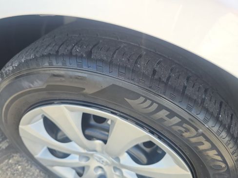 Used 2021 Toyota Corolla LE FWD image 25