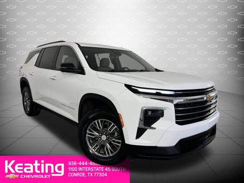 Used 2026 Chevrolet Traverse LT w/ Driver Confidence Package FWD image 2