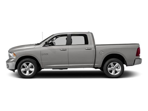Used 2017 RAM 1500 Classic SLT RWD image 3