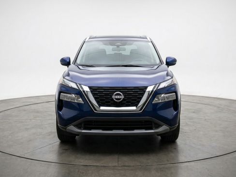 Used 2025 Nissan Rogue SV image 2