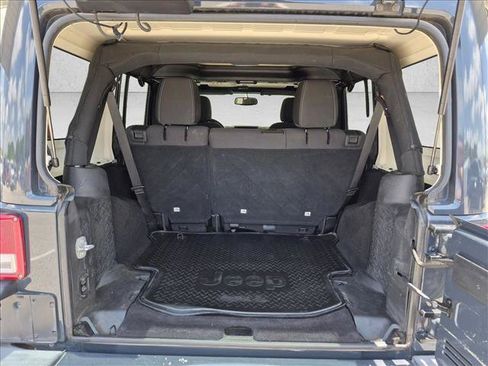 Used 2017 Jeep Wrangler Unlimited Sahara w/ Connectivity Group AWD/4WD image 6