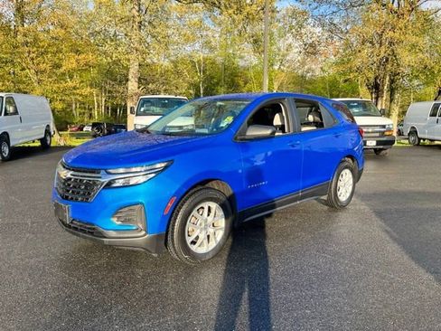 Used 2024 Chevrolet Equinox LS w/ LS Convenience Package AWD/4WD image 2