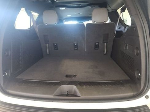 Used 2024 Chevrolet Suburban LT AWD/4WD image 19