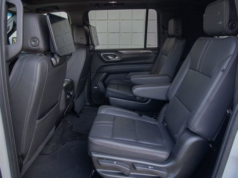 Used 2021 Chevrolet Suburban RST w/ Luxury Package image 18