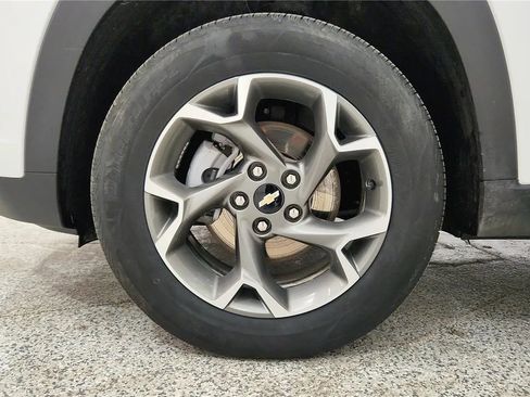 Used 2025 Chevrolet Trax LT w/ LT Convenience Package image 13