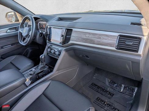 Used 2023 Volkswagen Atlas Cross Sport SE image 24