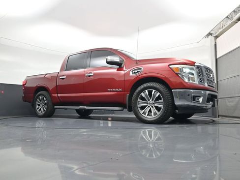 Used 2017 Nissan Titan SL image 17