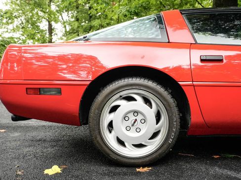 Used 1991 Chevrolet Corvette Coupe RWD image 10
