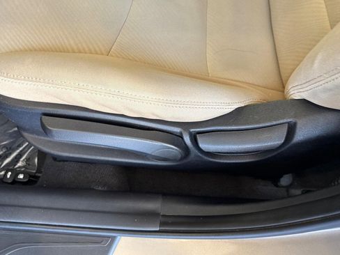 Used 2013 Hyundai Elantra GLS w/ Preferred Pkg FWD image 12