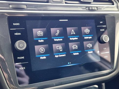 Used 2023 Volkswagen Tiguan SE FWD image 23