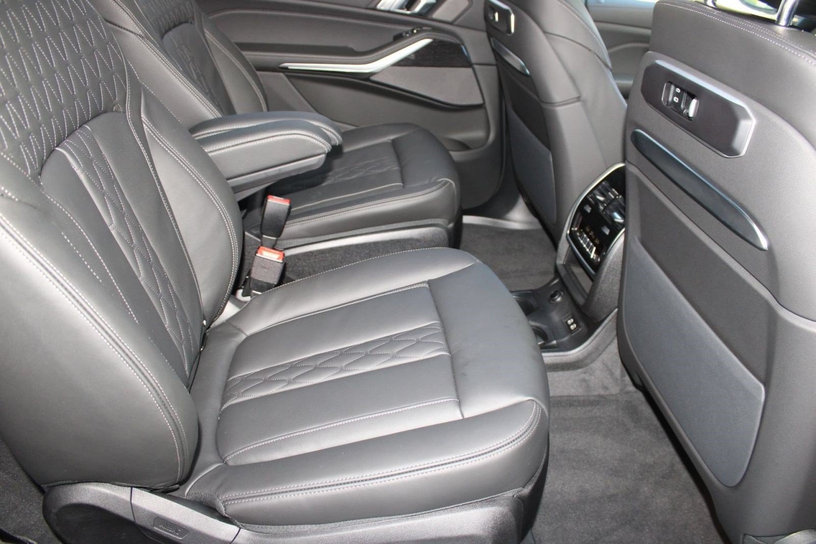 Used 2026 BMW X7 xDrive40i AWD/4WD image 34