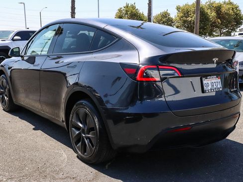Used 2024 Tesla Model Y Long Range AWD/4WD image 9