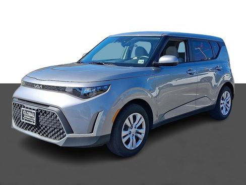 Used 2025 Kia Soul LX FWD image 3