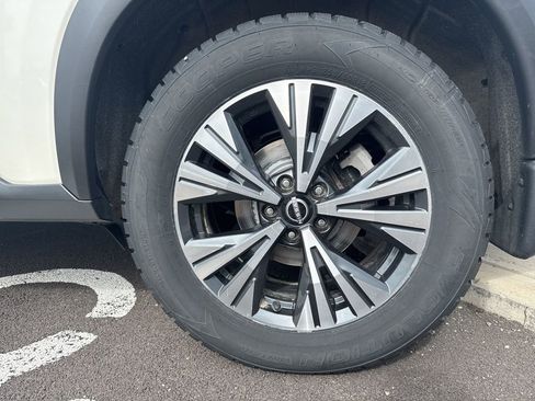 Used 2023 Nissan Rogue SV AWD/4WD image 11