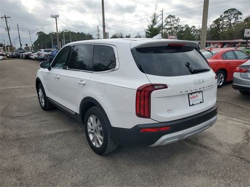 Used 2022 Kia Telluride LX image 3