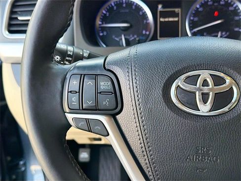 Used 2019 Toyota Highlander XLE image 35