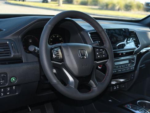 New 2026 Honda Ridgeline Black Edition image 4