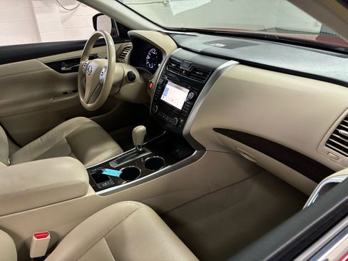 Used 2013 Nissan Altima 2.5 SL w/ Technology Pkg image 14