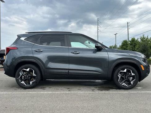 Used 2025 Kia Seltos EX AWD/4WD image 3