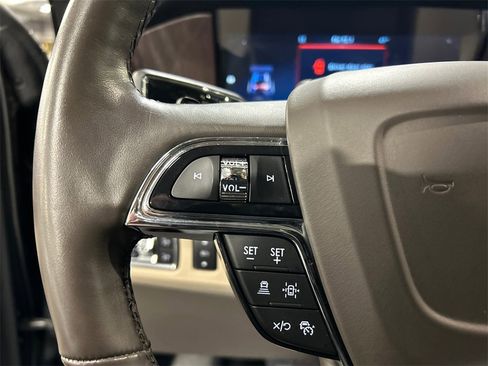 Used 2022 Lincoln Navigator Reserve w/ Monochromatic Package image 12