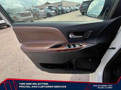 Used 2018 Toyota Sienna Limited Premium FWD image 25