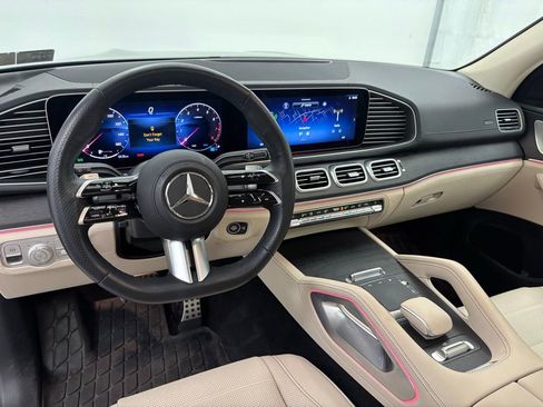 Used 2025 Mercedes-Benz GLS 580 4MATIC image 36