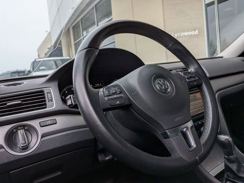 Used 2014 Volkswagen Passat 1.8T SE image 8