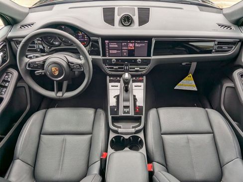 Used 2025 Porsche Macan image 22