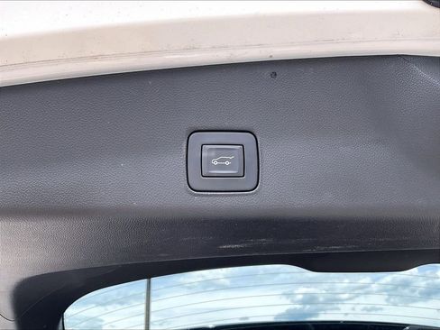 Used 2023 Chevrolet TrailBlazer RS w/ Sun and Liftgate Package AWD/4WD image 36
