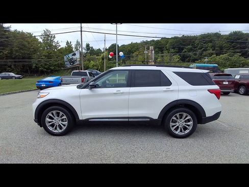 Certified 2024 Ford Explorer XLT w/ Equipment Group 202A AWD/4WD image 5