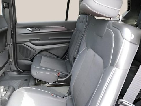 New 2025 Jeep Grand Cherokee L Laredo image 15