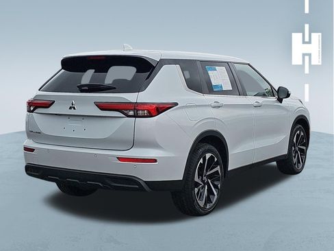 Used 2022 Mitsubishi Outlander ES AWD/4WD image 4