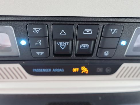 Used 2025 Ford Expedition Platinum image 28