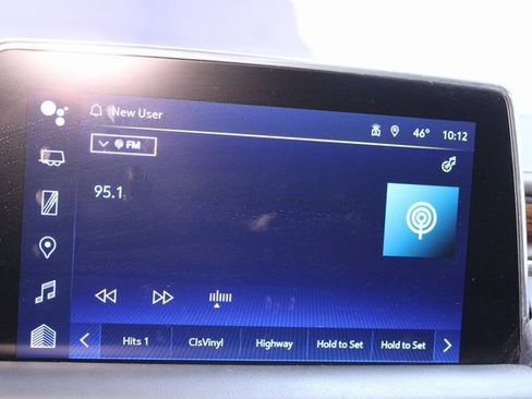 Used 2023 Chevrolet Suburban Premier image 31